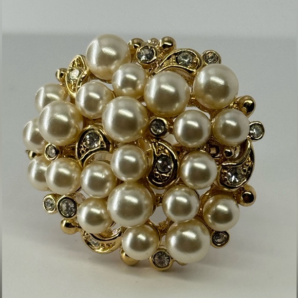 Sparkly Pearl Cluster clip on statement Earrings - Picture 2 of 7